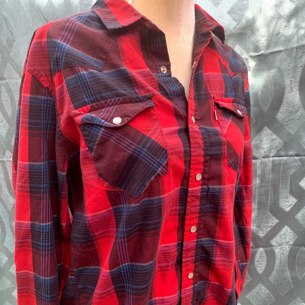 L Levi’s Cotton Plaid utility shirt